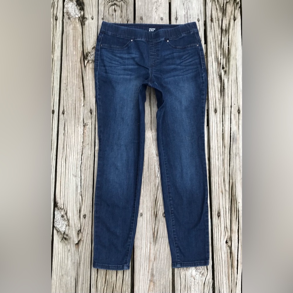 Ladies 10 R CROWN & IVY Dark Wash Stretch Denim Skinny Leg Pull On Jeans Pants